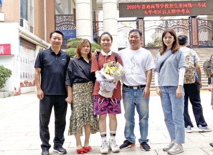 有色十四冶向參加高考結(jié)束的職工子女表示慰問
